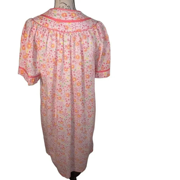 Bernette,L,enamel button snap front quilted neckline gathered pockets gown - Picture 3 of 8